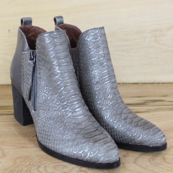 NWOB, Donald J. Pliner Edyn Bootie - Picture 2 of 8